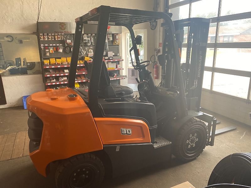 Chariot élévateur DOOSAN D30 NXP – Image 2