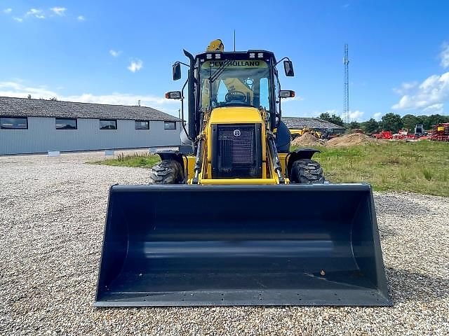 New Holland B100D 4WD RENDÉGRAV – Image 4