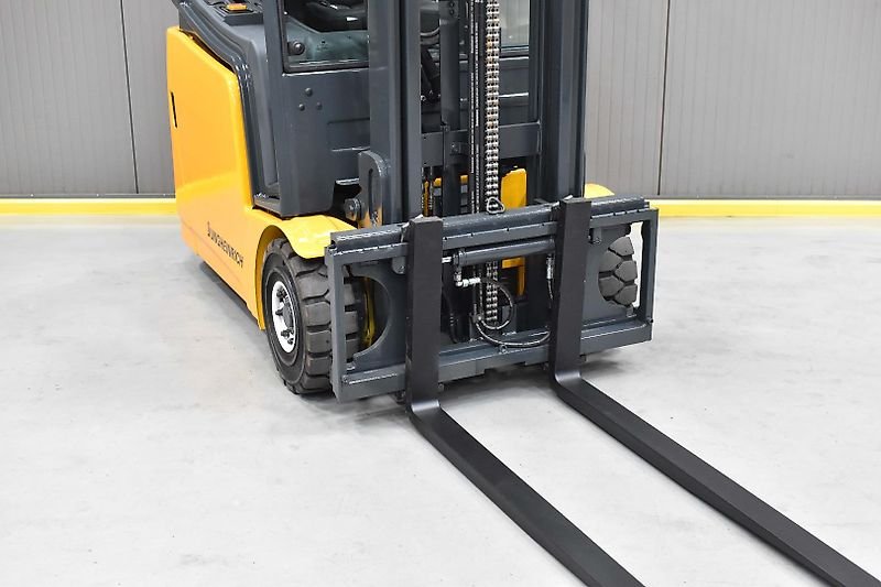 Chariot élévateur électrique EFG 213 – Image 5